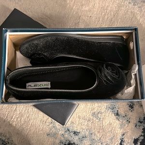New Black Flats (flex us Italian comfort)